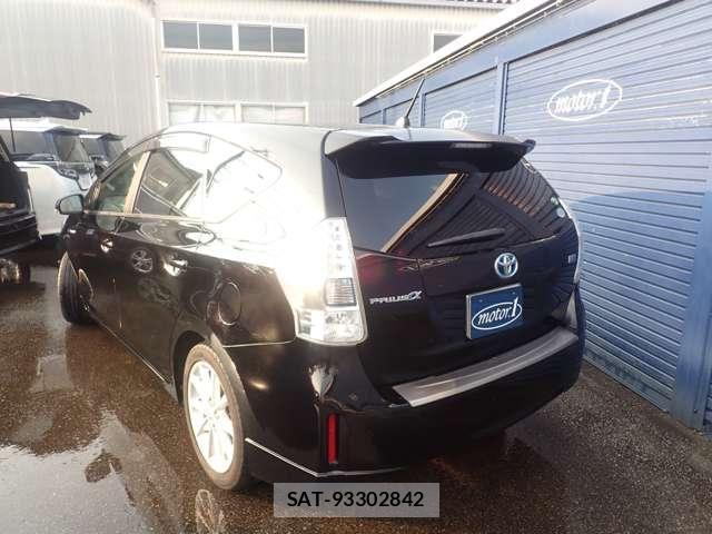 Toyota PRIUS ALPHA 2012-10 8209688-4