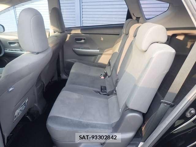 Toyota PRIUS ALPHA 2012-10 8209688-8