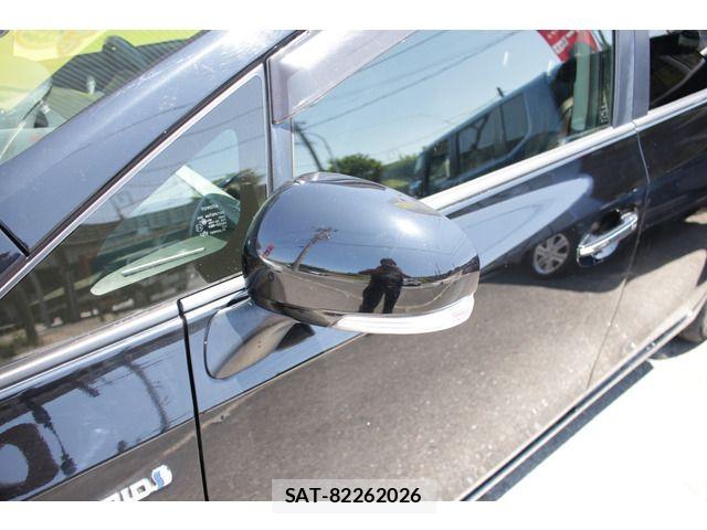 Toyota PRIUS ALPHA 2013-12 8209684-10