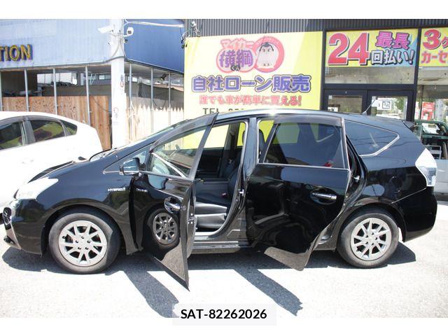 Toyota PRIUS ALPHA 2013-12 8209684-13