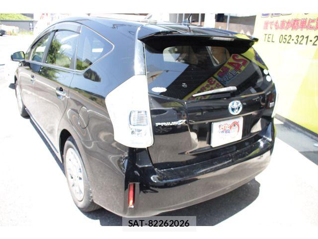 Toyota PRIUS ALPHA 2013-12 8209684-16