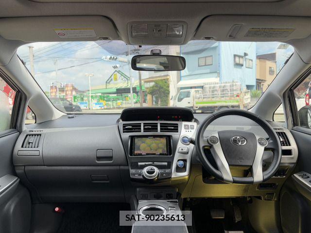 Toyota PRIUS ALPHA 2012-07 8209693-9