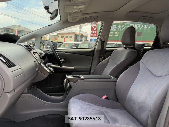 Toyota PRIUS ALPHA 2012-07 8209693-12
