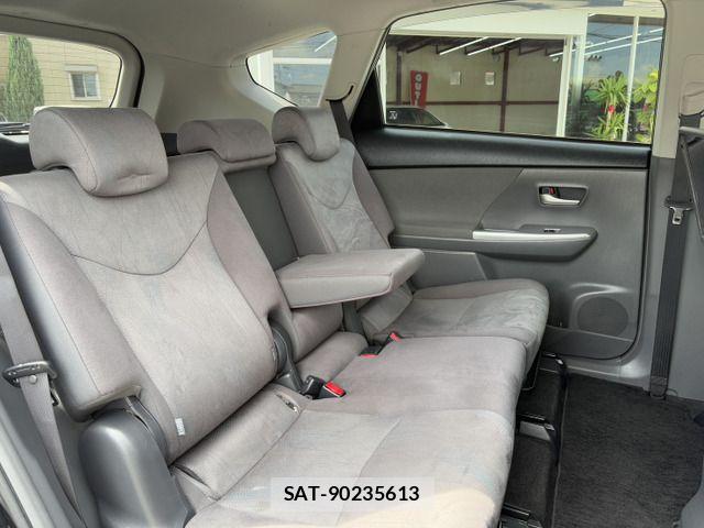 Toyota PRIUS ALPHA 2012-07 8209693-14
