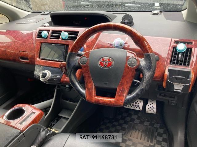 Toyota PRIUS ALPHA 2013-12 8231387-9