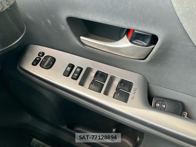 Toyota PRIUS ALPHA 2012-05 8231397-11