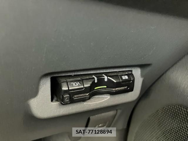 Toyota PRIUS ALPHA 2012-05 8231397-13