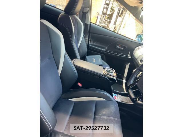 Toyota PRIUS ALPHA 2015-08 8231384-10