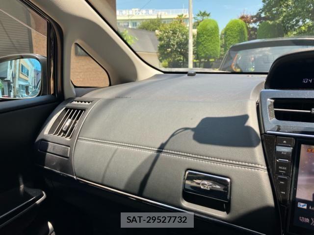 Toyota PRIUS ALPHA 2015-08 8231384-19