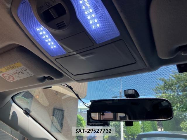 Toyota PRIUS ALPHA 2015-08 8231384-20
