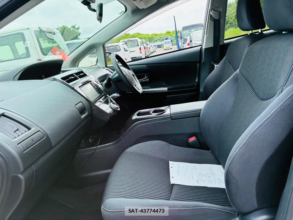 Toyota PRIUS ALPHA 2015-11 8111256-10