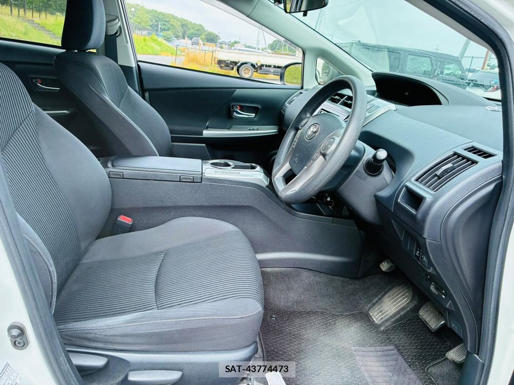 Toyota PRIUS ALPHA 2015-11 8111256-11