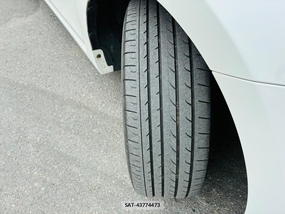 Toyota PRIUS ALPHA 2015-11 8111256-29