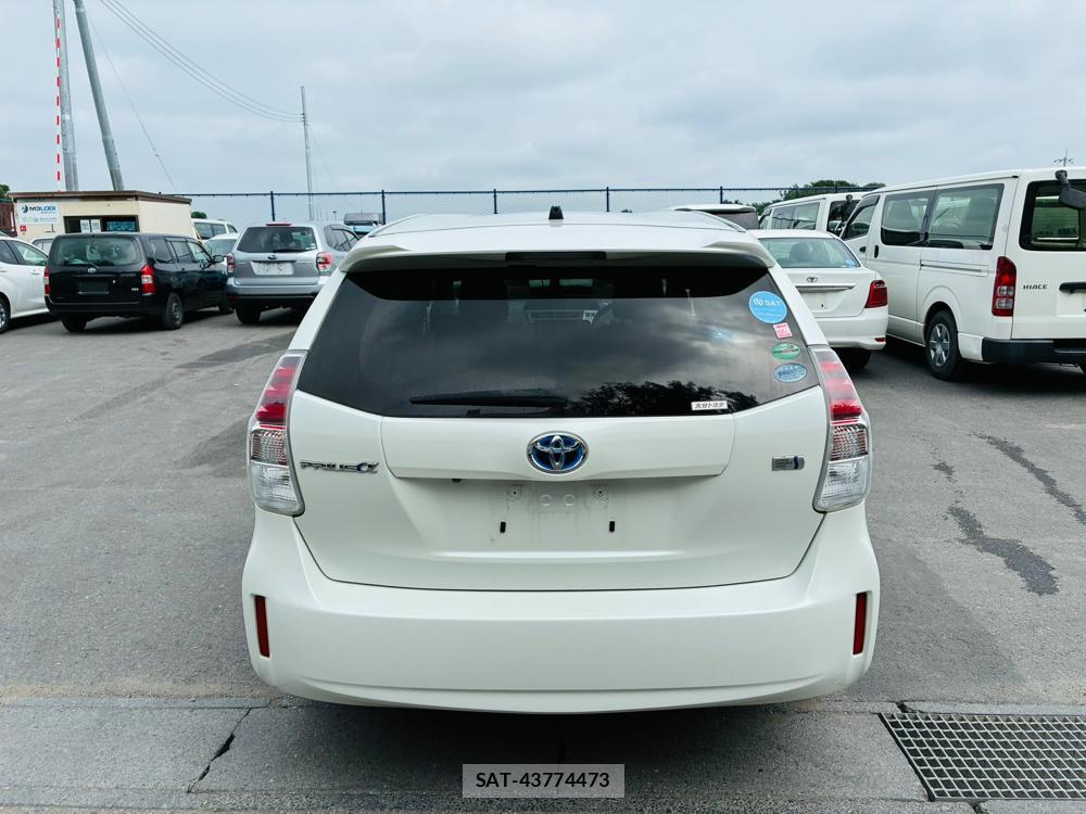 Toyota PRIUS ALPHA 2015-11 8111256-3