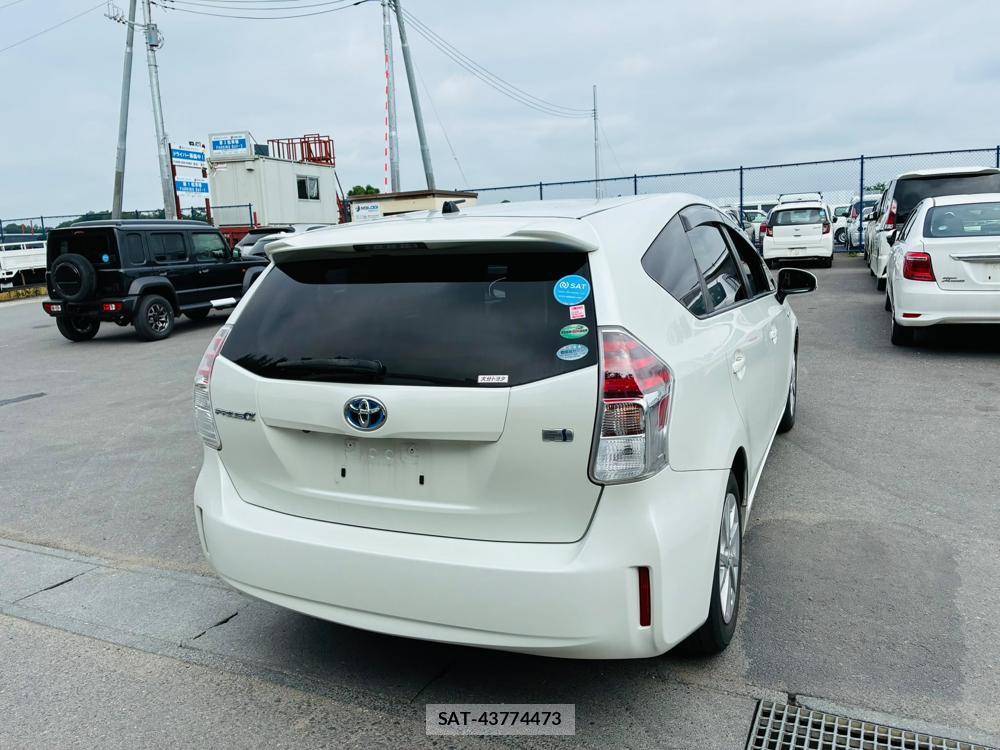 Toyota PRIUS ALPHA 2015-11 8111256-4