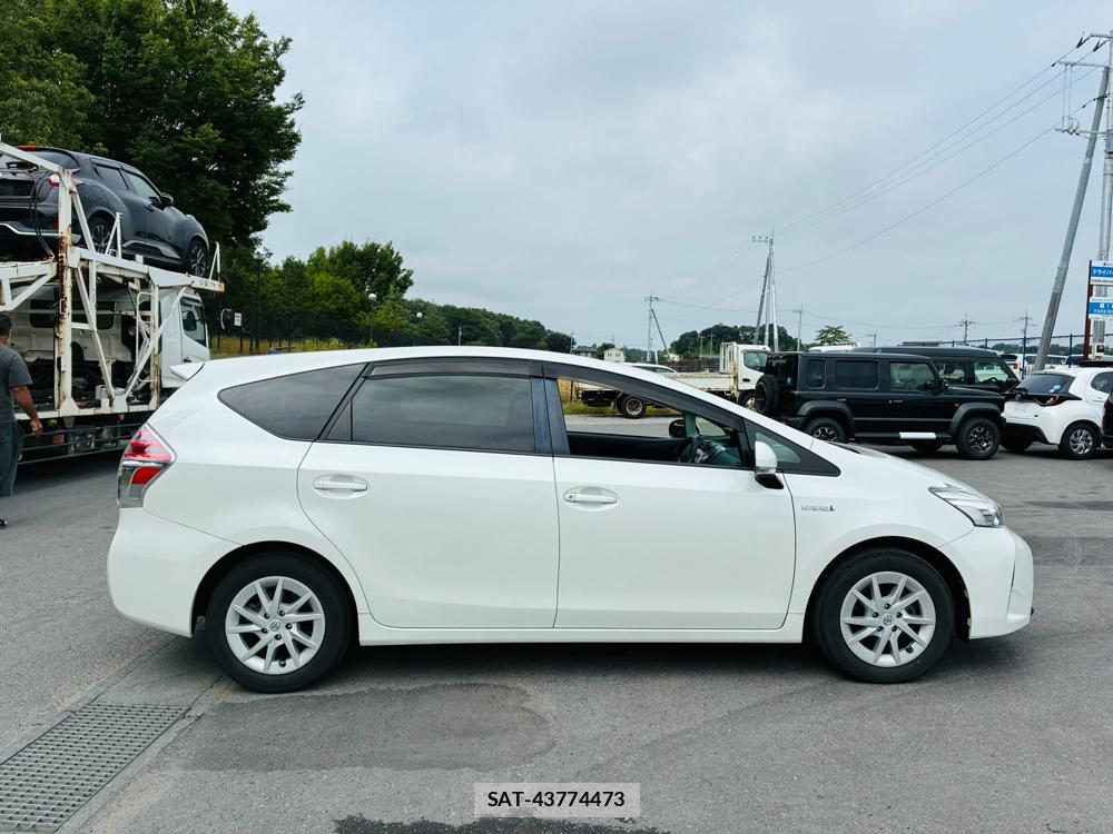 Toyota PRIUS ALPHA 2015-11 8111256-5
