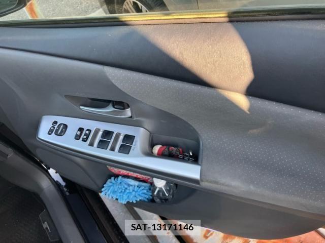 Toyota PRIUS ALPHA 2013-08 8231390-13