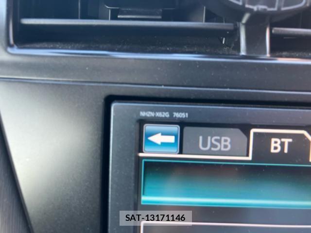 Toyota PRIUS ALPHA 2013-08 8231390-23