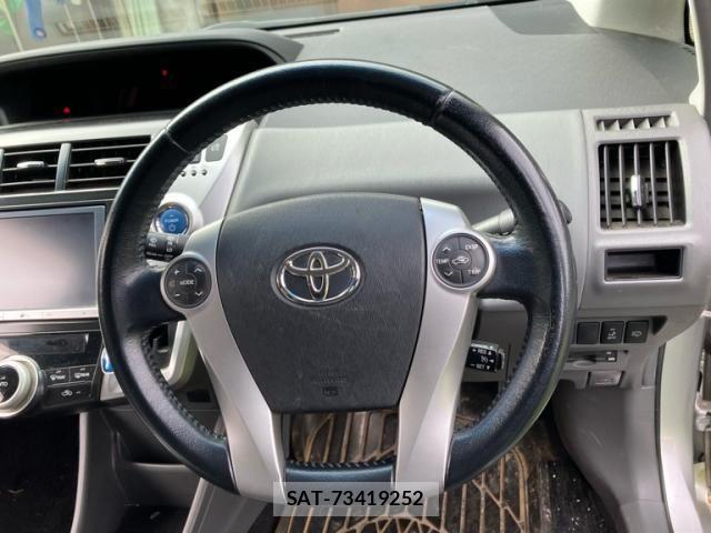 Toyota PRIUS ALPHA 2013-05 8231398-13