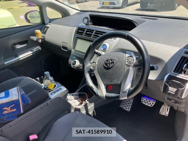 Toyota PRIUS ALPHA 2012-01 8231392-10