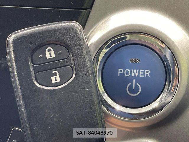 Toyota PRIUS ALPHA 2012-11 8246416-5