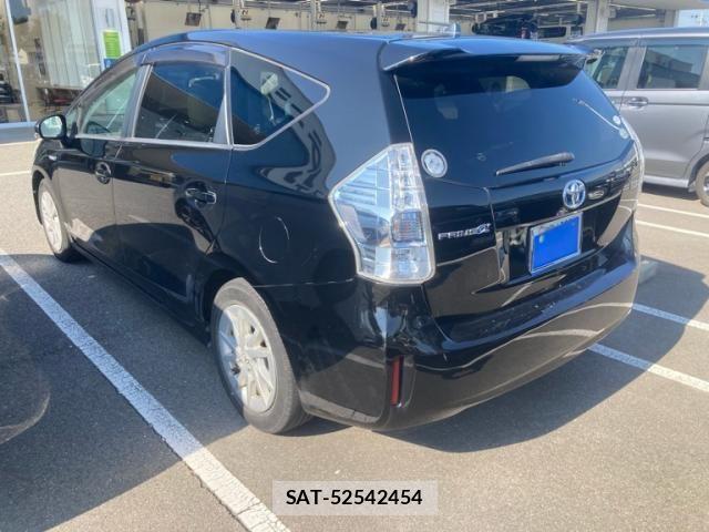 Toyota PRIUS ALPHA 2012-03 8246422-3