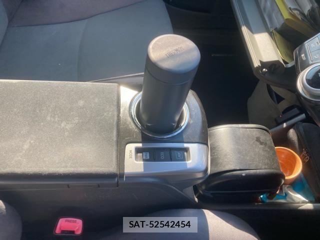 Toyota PRIUS ALPHA 2012-03 8246422-6
