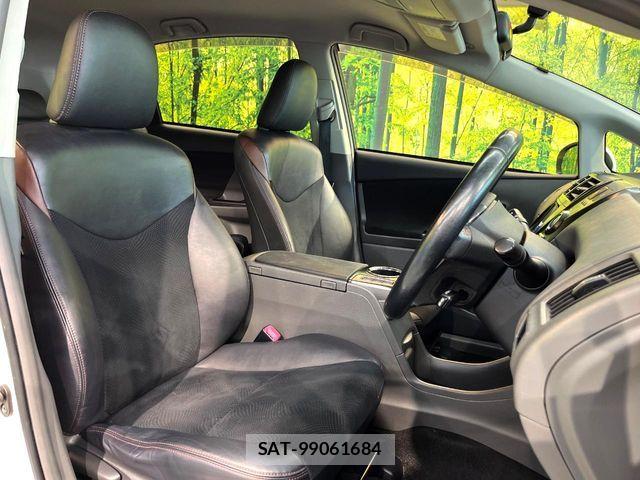 Toyota PRIUS ALPHA 2013-10 8246419-7