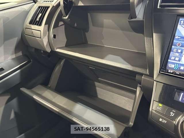 Toyota PRIUS ALPHA 2014-03 8246415-26