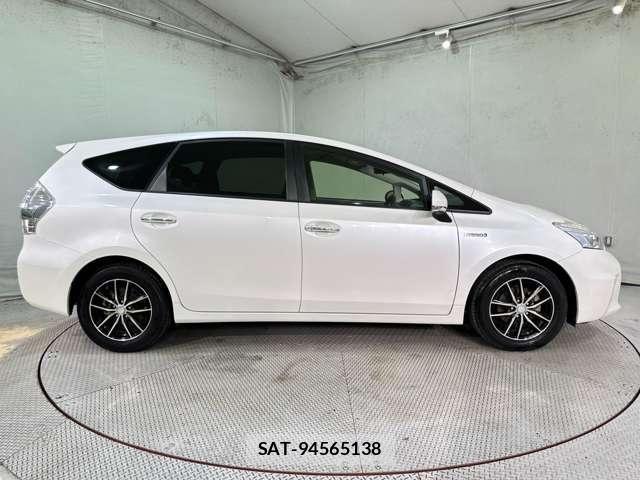 Toyota PRIUS ALPHA 2014-03 8246415-3