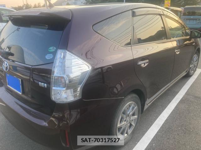 Toyota PRIUS ALPHA 2014-03 8246421-2