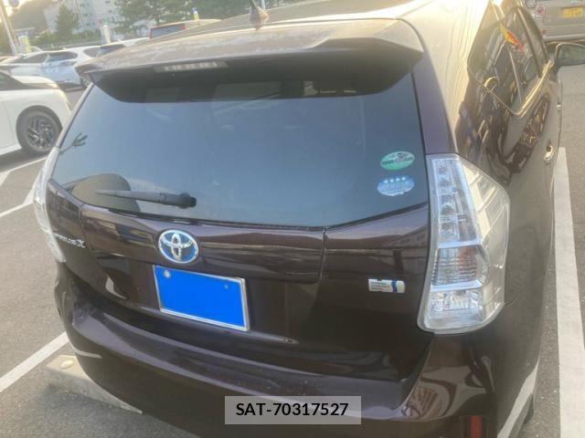 Toyota PRIUS ALPHA 2014-03 8246421-3