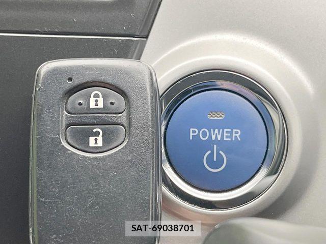 Toyota PRIUS ALPHA 2013-07 8246418-6