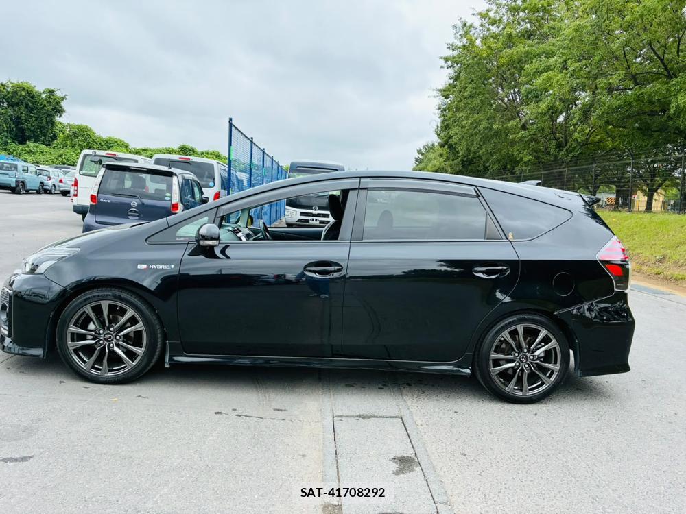Toyota PRIUS ALPHA 2015-10 8226620-1