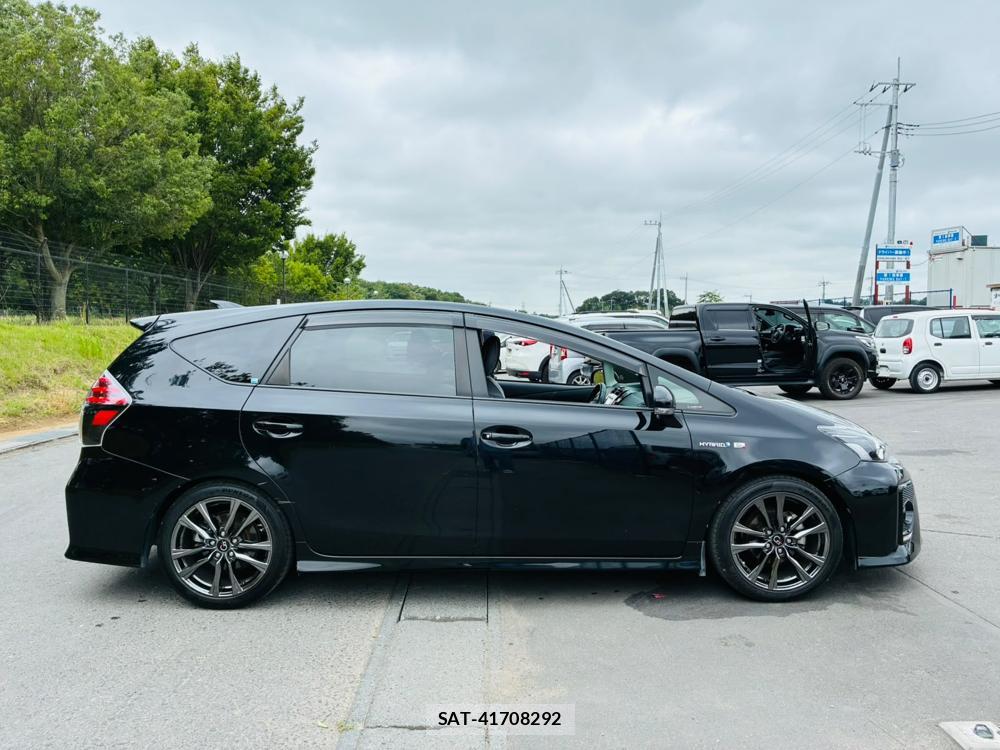 Toyota PRIUS ALPHA 2015-10 8226620-5