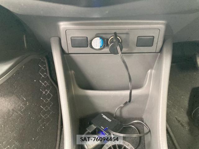 Toyota PRIUS ALPHA 2013-07 8316588-19
