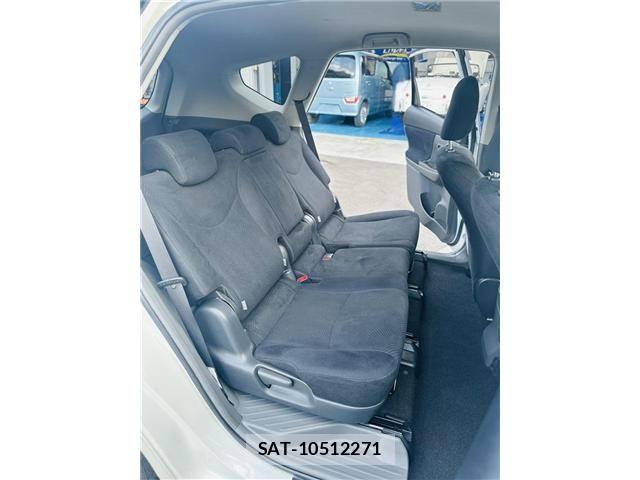Toyota PRIUS ALPHA 2014-06 8316567-15