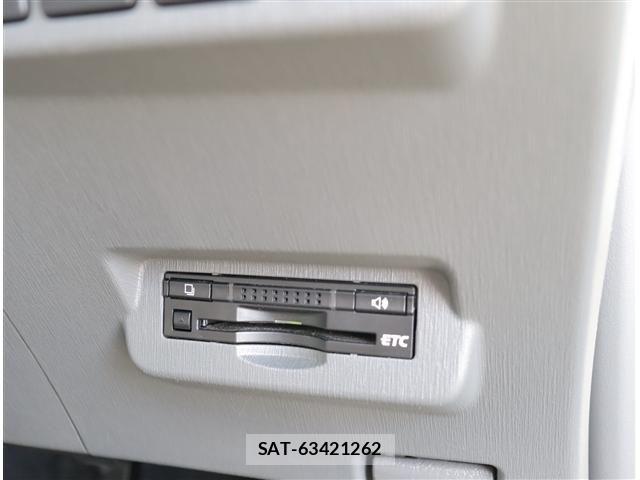 Toyota PRIUS ALPHA 2012-07 8316562-18