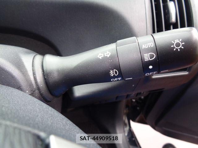 Toyota PRIUS ALPHA 2015-10 8316558-15
