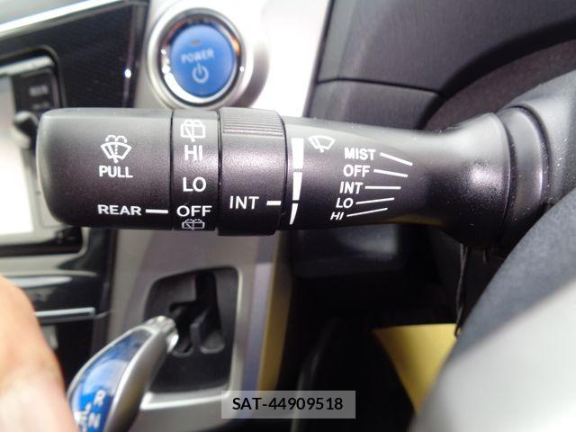 Toyota PRIUS ALPHA 2015-10 8316558-16