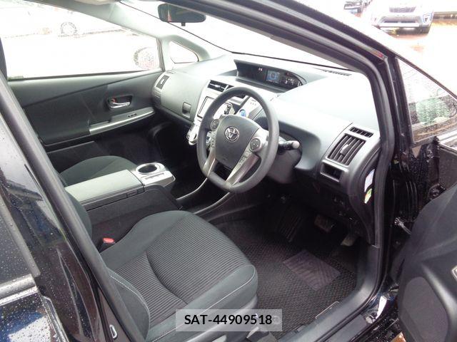 Toyota PRIUS ALPHA 2015-10 8316558-1