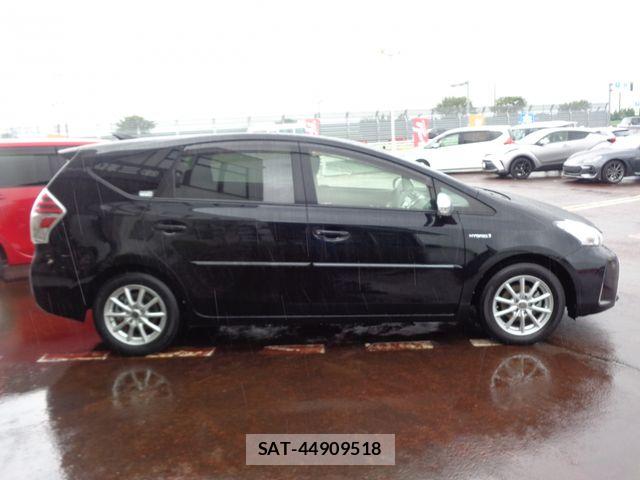 Toyota PRIUS ALPHA 2015-10 8316558-4