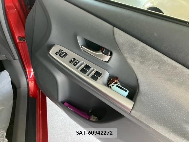 Toyota PRIUS ALPHA 2013-07 8316578-14