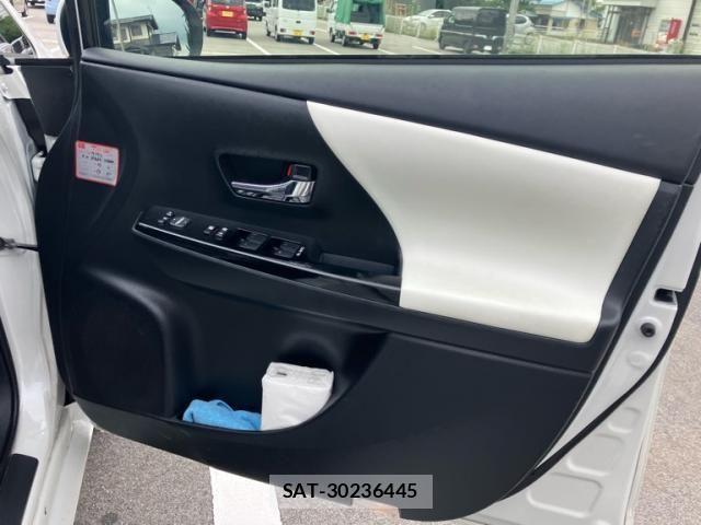 Toyota PRIUS ALPHA 2018-11 8316561-15