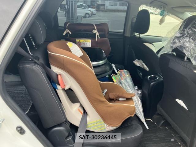 Toyota PRIUS ALPHA 2018-11 8316561-24