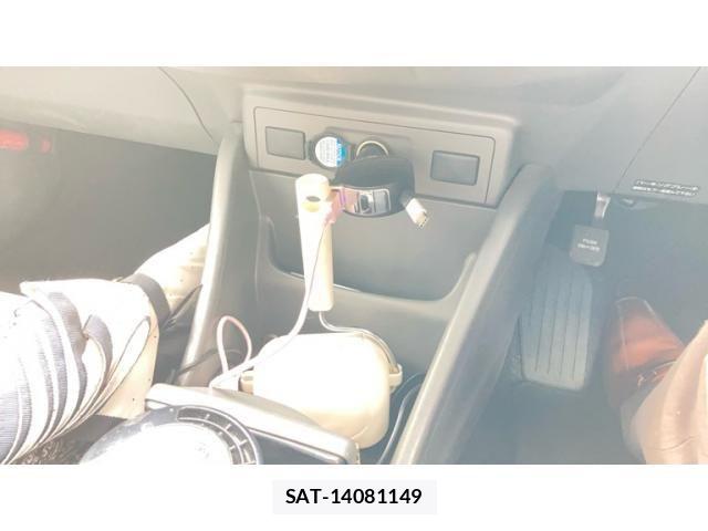 Toyota PRIUS ALPHA 2011-12 8316593-17