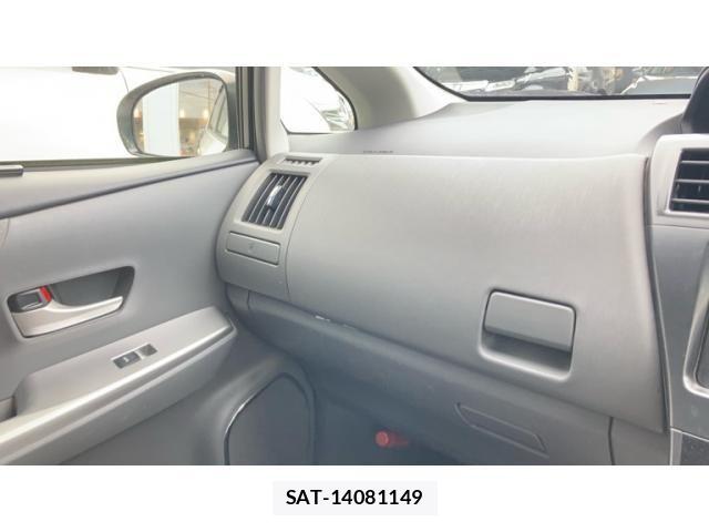 Toyota PRIUS ALPHA 2011-12 8316593-23