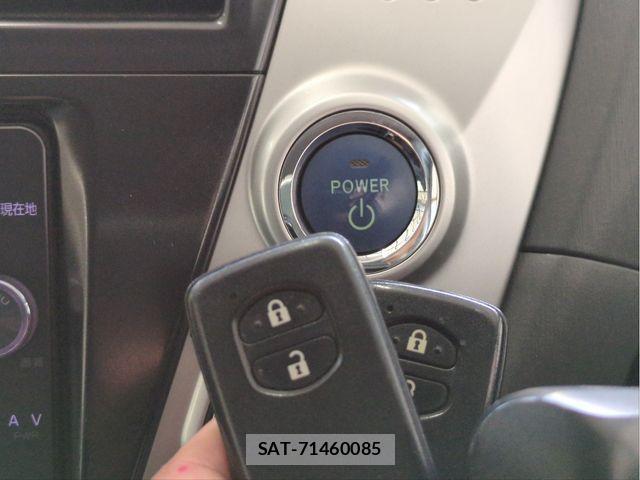 Toyota PRIUS ALPHA 2013-05 8316577-11