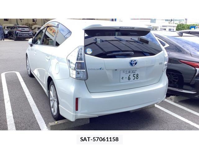 Toyota PRIUS ALPHA 2013-03 8337512-1