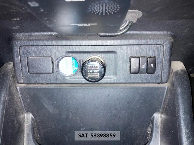Toyota PRIUS ALPHA 2018-11 8337497-25